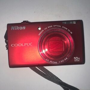 Nikon COOLPIX s6200 Vibrant Red digital camera